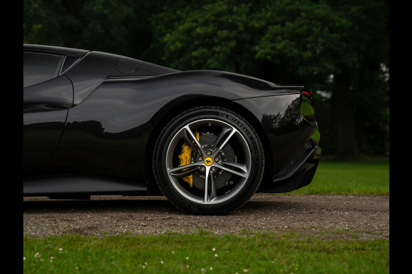 Ferrari 296 GTB 3.0 V6 | Lift | CarPlay | Racing Seats | Adapt. koplampen