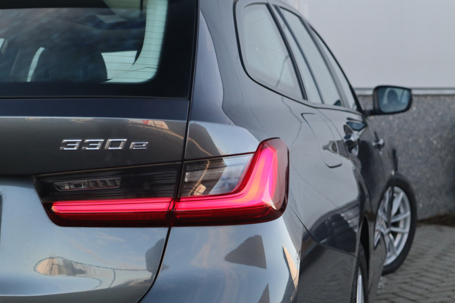 BMW 3 Serie Touring 330e xDrive Business Edition Plus Pano dak / Laser / Sportstoelen / Leder /