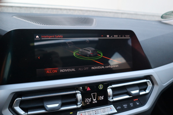 BMW 3 Serie Touring 330e xDrive Business Edition Plus Pano dak / Laser / Sportstoelen / Leder /