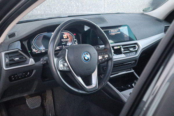 BMW 3 Serie Touring 330e xDrive Business Edition Plus Pano dak / Laser / Sportstoelen / Leder /