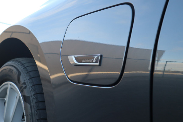 BMW 3 Serie Touring 330e xDrive Business Edition Plus Pano dak / Laser / Sportstoelen / Leder /