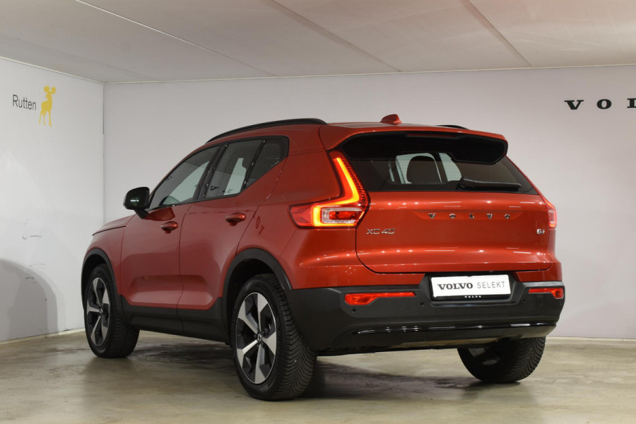 Volvo XC40 B4 211PK Automaat Plus Dark / Navigatie / Adaptive Cruise / Harman Kardon / Stuur- & Stoelverwarming / Elektrische achterklep / Achteruitrijcamera / Elektrische stoelverst. met geheugen