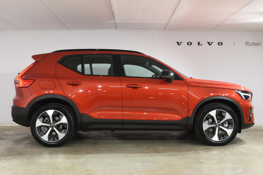 Volvo XC40 B4 211PK Automaat Plus Dark / Navigatie / Adaptive Cruise / Harman Kardon / Stuur- & Stoelverwarming / Elektrische achterklep / Achteruitrijcamera / Elektrische stoelverst. met geheugen