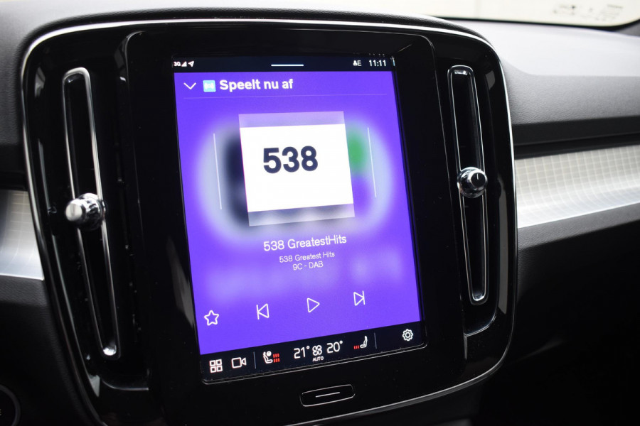 Volvo XC40 B4 211PK Automaat Plus Dark / Navigatie / Adaptive Cruise / Harman Kardon / Stuur- & Stoelverwarming / Elektrische achterklep / Achteruitrijcamera / Elektrische stoelverst. met geheugen