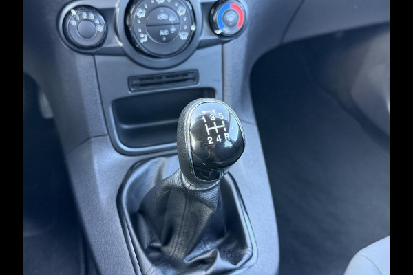 Ford Fiesta 1.0 EcoBoost Titanium 1e Eigenaar,Trekhaak,Airco,Weinig km,Distributie recent vervangen,5 Deurs,Nieuwe Apk bij Aflevering