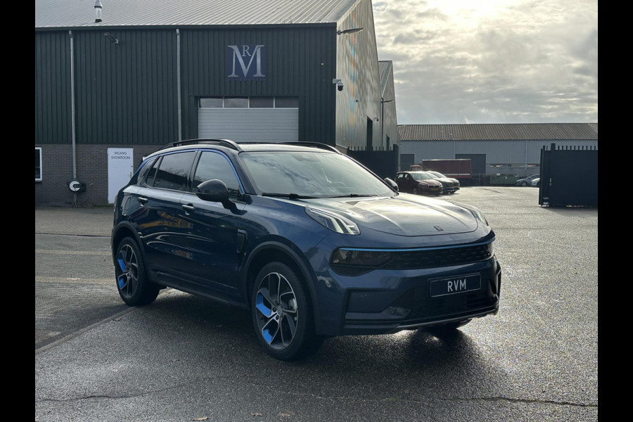 Lynk & Co 01 1.5 VAN: €30.900,- VOOR: €28.440,- UW EINDEJAARSVOORDEEL: €2.460,- | 11.000KM! PHEV PLUG-IN HYBRIDE | COMPLETE AUTO / ZWARTE HEMEL | ELEKTRISCH PANORAMADAK | FULL OPTIONS | LYNK & CO GARANTIE T/M 4-2028 | RIJKLAAR GELEVERD | BTW VERREKENBAAR