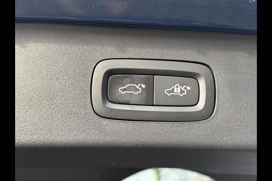 Lynk & Co 01 1.5 VAN: €30.900,- VOOR: €28.440,- UW EINDEJAARSVOORDEEL: €2.460,- | 11.000KM! PHEV PLUG-IN HYBRIDE | COMPLETE AUTO / ZWARTE HEMEL | ELEKTRISCH PANORAMADAK | FULL OPTIONS | LYNK & CO GARANTIE T/M 4-2028 | RIJKLAAR GELEVERD | BTW VERREKENBAAR