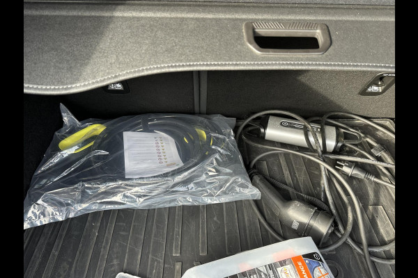 Lynk & Co 01 1.5 VAN: €30.900,- VOOR: €28.440,- UW EINDEJAARSVOORDEEL: €2.460,- | 11.000KM! PHEV PLUG-IN HYBRIDE | COMPLETE AUTO / ZWARTE HEMEL | ELEKTRISCH PANORAMADAK | FULL OPTIONS | LYNK & CO GARANTIE T/M 4-2028 | RIJKLAAR GELEVERD | BTW VERREKENBAAR