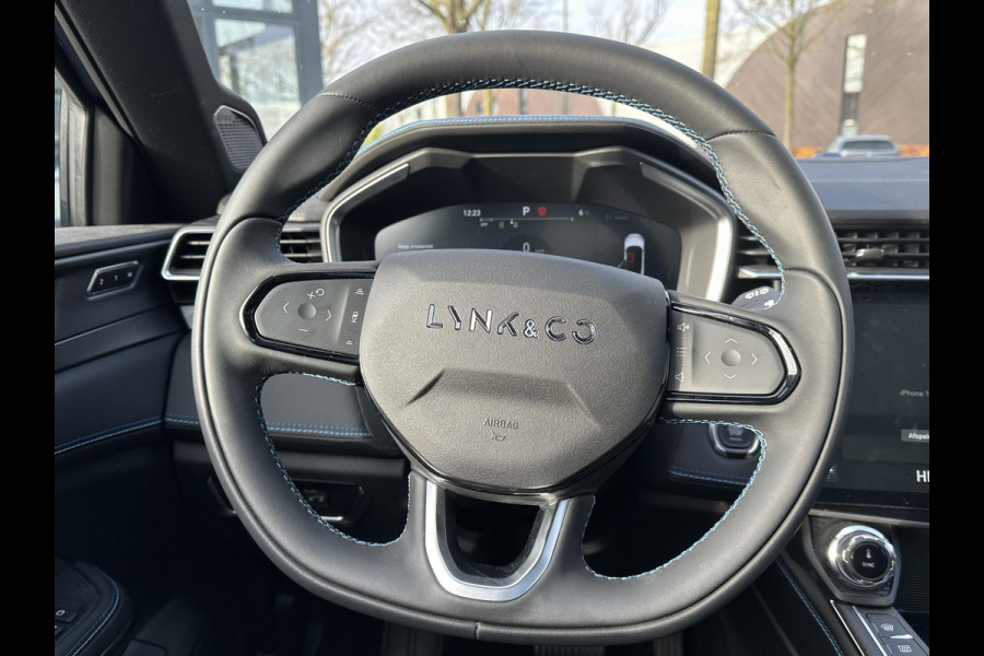 Lynk & Co 01 1.5 VAN: €30.900,- VOOR: €28.440,- UW EINDEJAARSVOORDEEL: €2.460,- | 11.000KM! PHEV PLUG-IN HYBRIDE | COMPLETE AUTO / ZWARTE HEMEL | ELEKTRISCH PANORAMADAK | FULL OPTIONS | LYNK & CO GARANTIE T/M 4-2028 | RIJKLAAR GELEVERD | BTW VERREKENBAAR