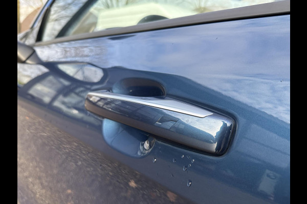 Lynk & Co 01 1.5 VAN: €30.900,- VOOR: €28.440,- UW EINDEJAARSVOORDEEL: €2.460,- | 11.000KM! PHEV PLUG-IN HYBRIDE | COMPLETE AUTO / ZWARTE HEMEL | ELEKTRISCH PANORAMADAK | FULL OPTIONS | LYNK & CO GARANTIE T/M 4-2028 | RIJKLAAR GELEVERD | BTW VERREKENBAAR