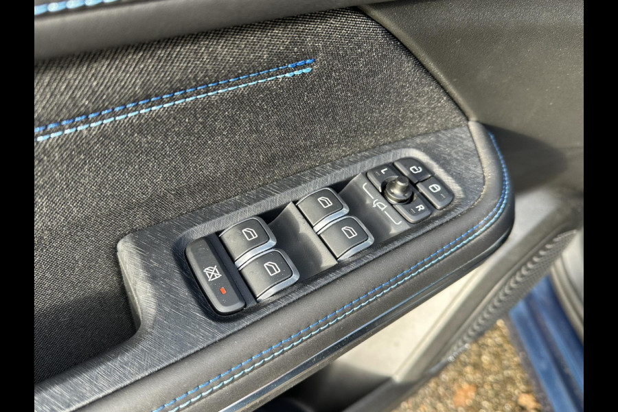 Lynk & Co 01 1.5 VAN: €30.900,- VOOR: €28.440,- UW EINDEJAARSVOORDEEL: €2.460,- | 11.000KM! PHEV PLUG-IN HYBRIDE | COMPLETE AUTO / ZWARTE HEMEL | ELEKTRISCH PANORAMADAK | FULL OPTIONS | LYNK & CO GARANTIE T/M 4-2028 | RIJKLAAR GELEVERD | BTW VERREKENBAAR