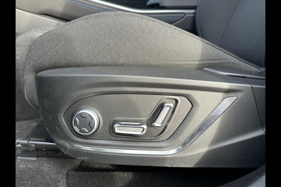 Lynk & Co 01 1.5 VAN: €30.900,- VOOR: €28.440,- UW EINDEJAARSVOORDEEL: €2.460,- | 11.000KM! PHEV PLUG-IN HYBRIDE | COMPLETE AUTO / ZWARTE HEMEL | ELEKTRISCH PANORAMADAK | FULL OPTIONS | LYNK & CO GARANTIE T/M 4-2028 | RIJKLAAR GELEVERD | BTW VERREKENBAAR