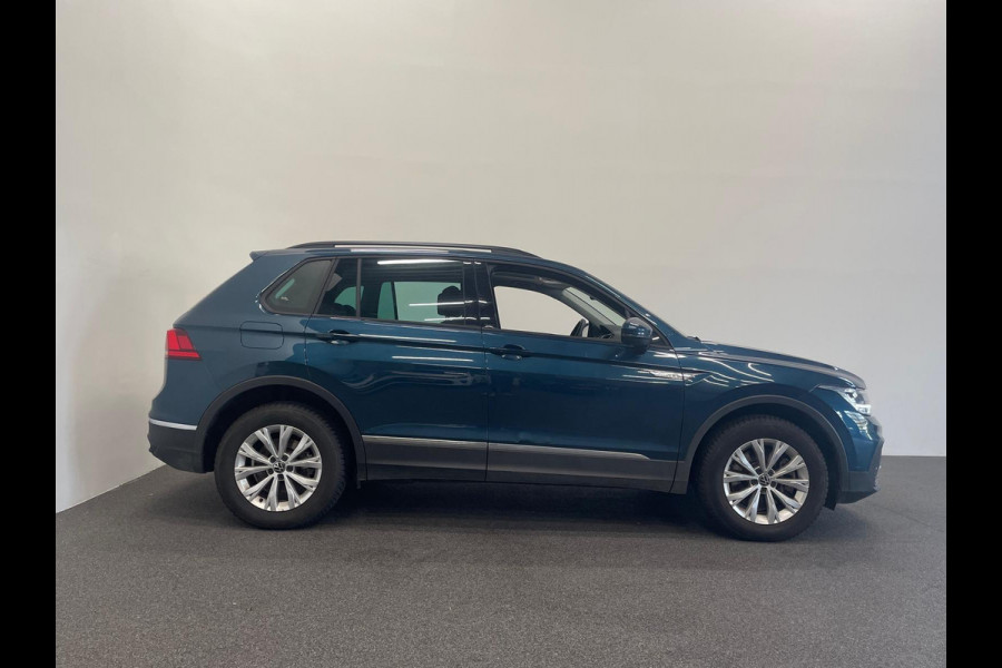 Volkswagen Tiguan 1.4 TSI 245pk eHybrid Life Business Panoramadak Navigatie Apple Carplay/Android Auto Camera Parkeersensoren Adaptive Cruise Control Elektrische achterklep Virtual Cockpit Lichtmetalen velgen Climate Control