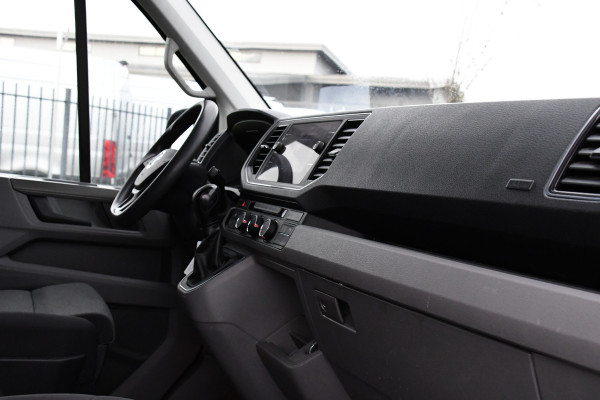 Volkswagen Crafter 35 2.0 TDI L3H2 PB Edition Adaptieve Cruise, Camera, Sensoren, 177pk, Automaat, LED, Multimedia, Trekhaak, Uniek!