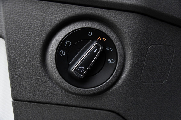 Volkswagen Crafter 35 2.0 TDI L3H2 PB Edition Adaptieve Cruise, Camera, Sensoren, 177pk, Automaat, LED, Multimedia, Trekhaak, Uniek!