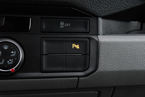 Volkswagen Crafter 35 2.0 TDI L3H2 PB Edition Adaptieve Cruise, Camera, Sensoren, 177pk, Automaat, LED, Multimedia, Trekhaak, Uniek!