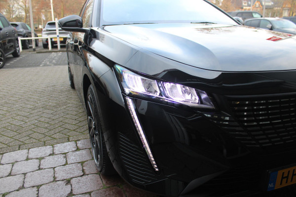 Peugeot 308 SW 1.2 Hybrid 145PK e-DCS6 ALLURE | AGR COMFORT STOELEN | AFNEEMBARE TREKHAAK | KEYLESS ENTRY/START | NAVIGATIE | DRAADLOZE APPLE CARPLAY/ANDROID AUTO | ACHTERUITRIJ CAMERA | STOEL/STUUR VERWARMING | LICHTMETALEN VELGEN 17" | ADAPTIVE CRUISE CONTROL | DAB+ RADIO |