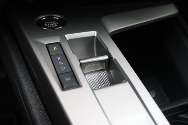 Peugeot 308 SW 1.2 Hybrid 145PK e-DCS6 ALLURE | AGR COMFORT STOELEN | AFNEEMBARE TREKHAAK | KEYLESS ENTRY/START | NAVIGATIE | DRAADLOZE APPLE CARPLAY/ANDROID AUTO | ACHTERUITRIJ CAMERA | STOEL/STUUR VERWARMING | LICHTMETALEN VELGEN 17" | ADAPTIVE CRUISE CONTROL | DAB+ RADIO |