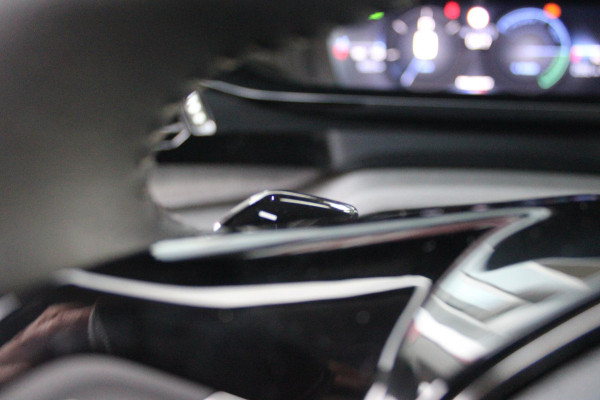 Peugeot 308 SW 1.2 Hybrid 145PK e-DCS6 ALLURE | AGR COMFORT STOELEN | AFNEEMBARE TREKHAAK | KEYLESS ENTRY/START | NAVIGATIE | DRAADLOZE APPLE CARPLAY/ANDROID AUTO | ACHTERUITRIJ CAMERA | STOEL/STUUR VERWARMING | LICHTMETALEN VELGEN 17" | ADAPTIVE CRUISE CONTROL | DAB+ RADIO |