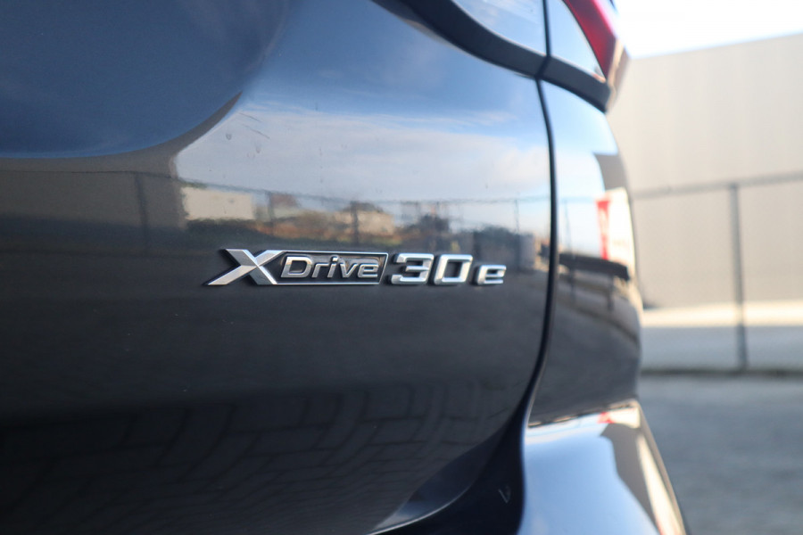 BMW X3 xDrive30e Pano Dak / Leder / 360 camera / HiFi /