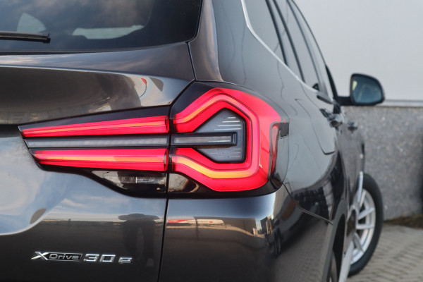 BMW X3 xDrive30e Pano Dak / Leder / 360 camera / HiFi /