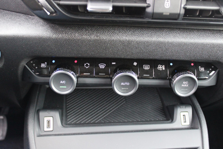 Citroën C4 1.2 Hybrid 145PK BUSINESS | KEYLESS ENTRY/START | DRAADLOZE APPLE CARPLAY/ANDROID AUTO | CLIMATE CONTROL | STOEL/VOORRUIT VERWARMING | ACHTERUITRIJ CAMERA | DAB+ RADIO | 18" LICHTMETALEN VELGEN |