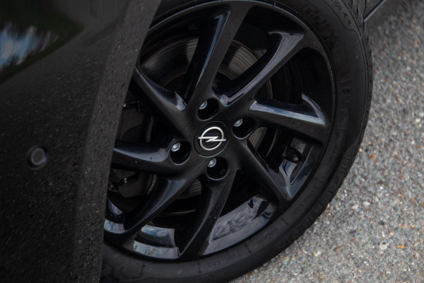 Opel Corsa 1.2 Turbo GS BLACK LINE / APPLE CARPLAY / AUTOMAAT / 360 CAMERA / STOELVERWARMING