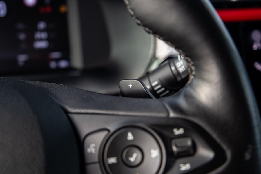 Opel Corsa 1.2 Turbo GS BLACK LINE / APPLE CARPLAY / AUTOMAAT / 360 CAMERA / STOELVERWARMING