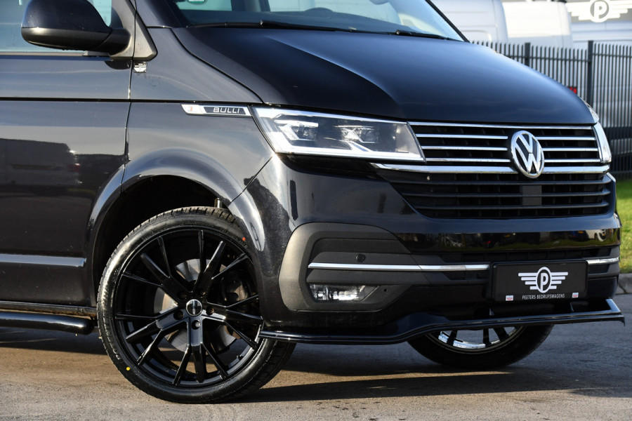 Volkswagen Transporter 2.0 TDI L2H1 30 DC Bulli Black Edition Virtual, Adaptie cruise, Camera, Carplay, 199pk, Sensoren, Automaat, Leder, Trekhaak, LED, 2 x Schuifdeur, Uniek!
