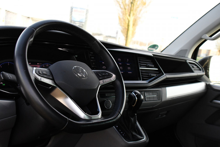 Volkswagen Transporter 2.0 TDI L2H1 30 DC Bulli Black Edition Virtual, Adaptie cruise, Camera, Carplay, 199pk, Sensoren, Automaat, Leder, Trekhaak, LED, 2 x Schuifdeur, Uniek!
