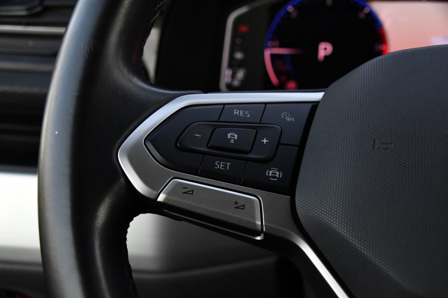 Volkswagen Transporter 2.0 TDI L2H1 30 DC Bulli Black Edition Virtual, Adaptie cruise, Camera, Carplay, 199pk, Sensoren, Automaat, Leder, Trekhaak, LED, 2 x Schuifdeur, Uniek!