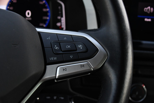 Volkswagen Transporter 2.0 TDI L2H1 30 DC Bulli Black Edition Virtual, Adaptie cruise, Camera, Carplay, 199pk, Sensoren, Automaat, Leder, Trekhaak, LED, 2 x Schuifdeur, Uniek!