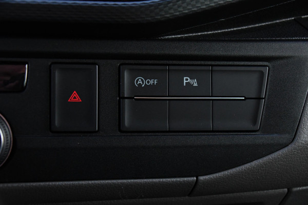 Volkswagen Transporter 2.0 TDI L2H1 30 DC Bulli Black Edition Virtual, Adaptie cruise, Camera, Carplay, 199pk, Sensoren, Automaat, Leder, Trekhaak, LED, 2 x Schuifdeur, Uniek!