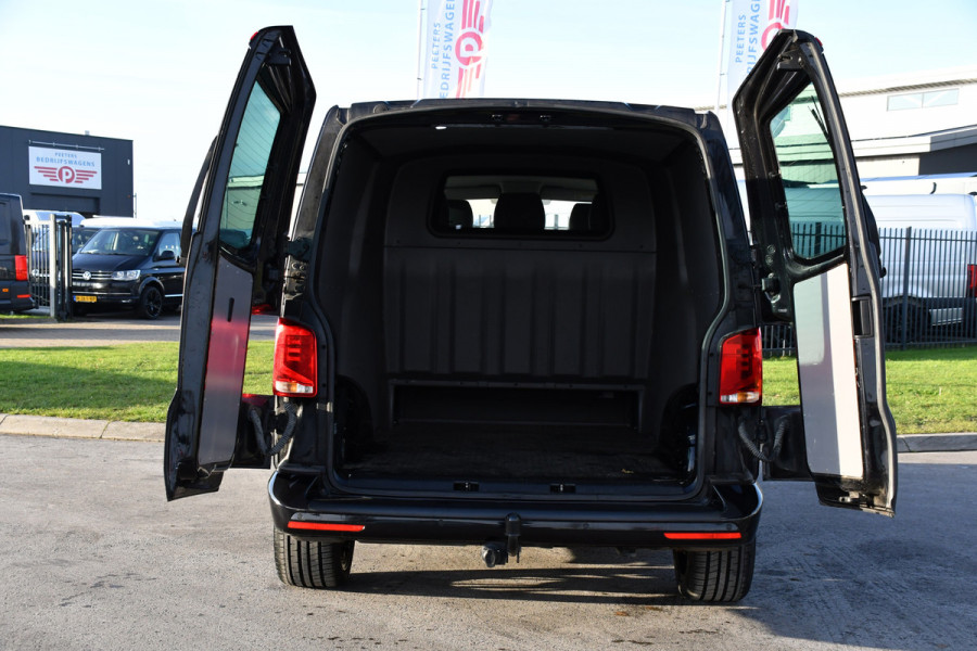 Volkswagen Transporter 2.0 TDI L2H1 30 DC Bulli Black Edition Virtual, Adaptie cruise, Camera, Carplay, 199pk, Sensoren, Automaat, Leder, Trekhaak, LED, 2 x Schuifdeur, Uniek!