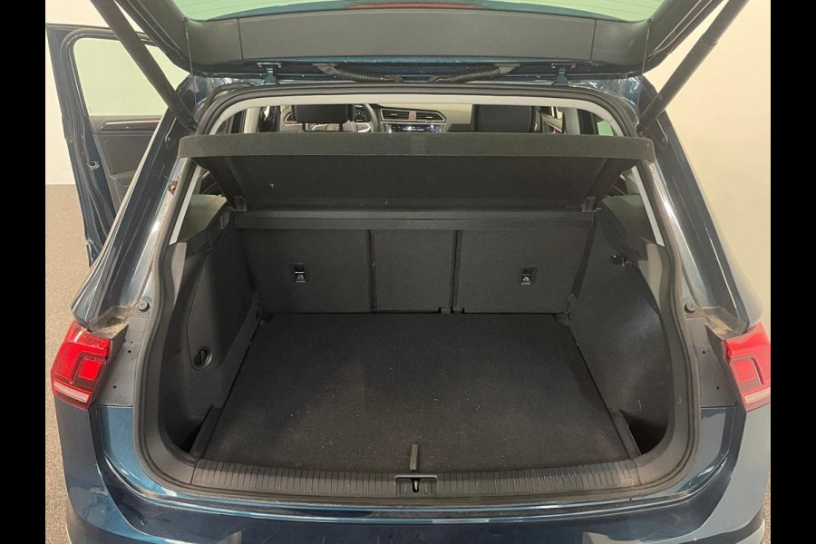 Volkswagen Tiguan 1.4 TSI 245pk eHybrid Life Business Panoramadak Navigatie Apple Carplay/Android Auto Camera Parkeersensoren Adaptive Cruise Control Elektrische achterklep Virtual Cockpit Lichtmetalen velgen Climate Control