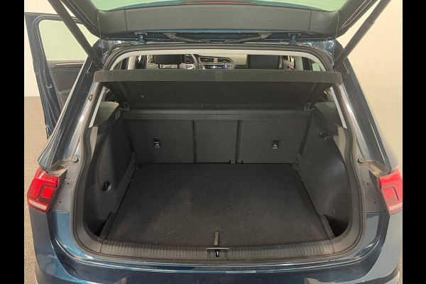 Volkswagen Tiguan 1.4 TSI 245pk eHybrid Life Business Panoramadak Navigatie Apple Carplay/Android Auto Camera Parkeersensoren Adaptive Cruise Control Elektrische achterklep Virtual Cockpit Lichtmetalen velgen Climate Control