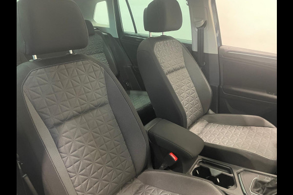 Volkswagen Tiguan 1.4 TSI 245pk eHybrid Life Business Panoramadak Navigatie Apple Carplay/Android Auto Camera Parkeersensoren Adaptive Cruise Control Elektrische achterklep Virtual Cockpit Lichtmetalen velgen Climate Control