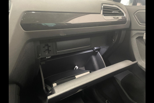 Volkswagen Tiguan 1.4 TSI 245pk eHybrid Life Business Panoramadak Navigatie Apple Carplay/Android Auto Camera Parkeersensoren Adaptive Cruise Control Elektrische achterklep Virtual Cockpit Lichtmetalen velgen Climate Control