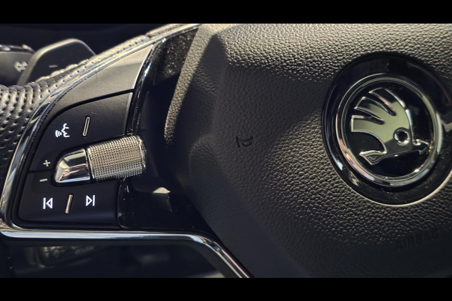 Škoda Karoq 1.5 TSI ACT Sportline | Pano | Carplay | Camera