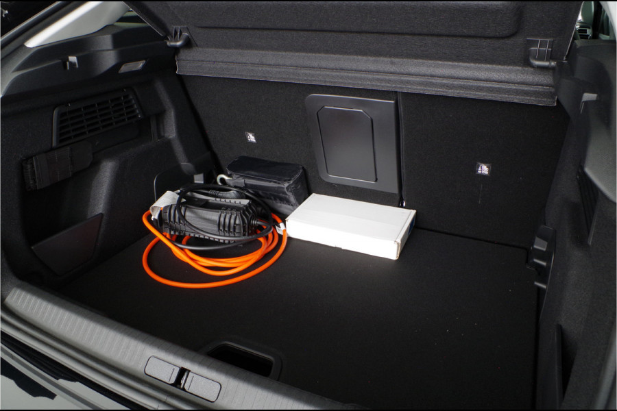 Citroën Ë-C4 Citroën ë-C4 Shine 50kWh 3- fase | Camera | Navigatie | Adaptive Cruise Control | Pano | Camera | Navigatie | Adaptive Cruise Control | Pano