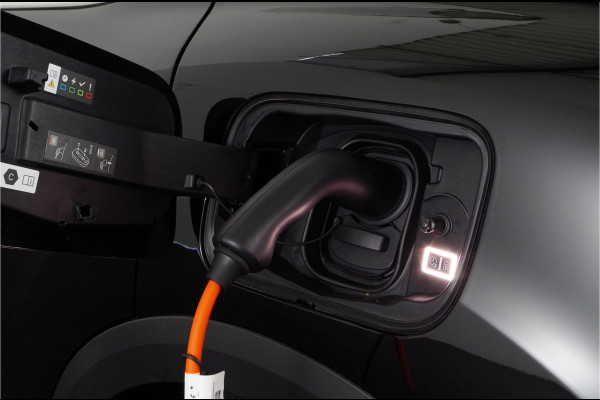 Citroën Ë-C4 Citroën ë-C4 Shine 50kWh 3- fase | Camera | Navigatie | Adaptive Cruise Control | Pano | Camera | Navigatie | Adaptive Cruise Control | Pano