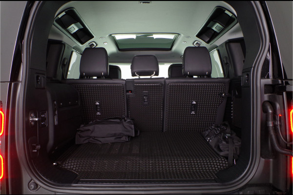Land Rover Defender 110 2.0 P300e 110 X-Dynamic HSE > 300pk/Black pakket/Head-up/22inch/Trekhaak/Smart View...