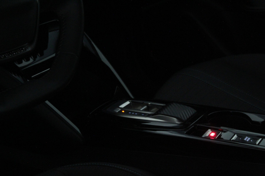 Peugeot e-2008 EV Allure Pack 50 kWh > 11kW Lader/Camera/LED koplampen/stoelverwarming...