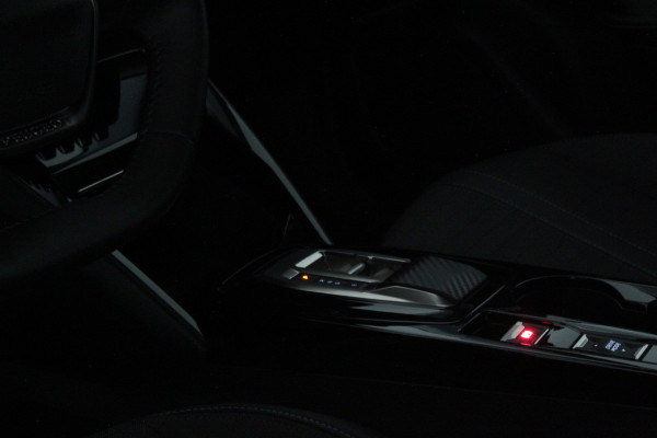 Peugeot e-2008 EV Allure Pack 50 kWh > 11kW Lader/Camera/LED koplampen/stoelverwarming...