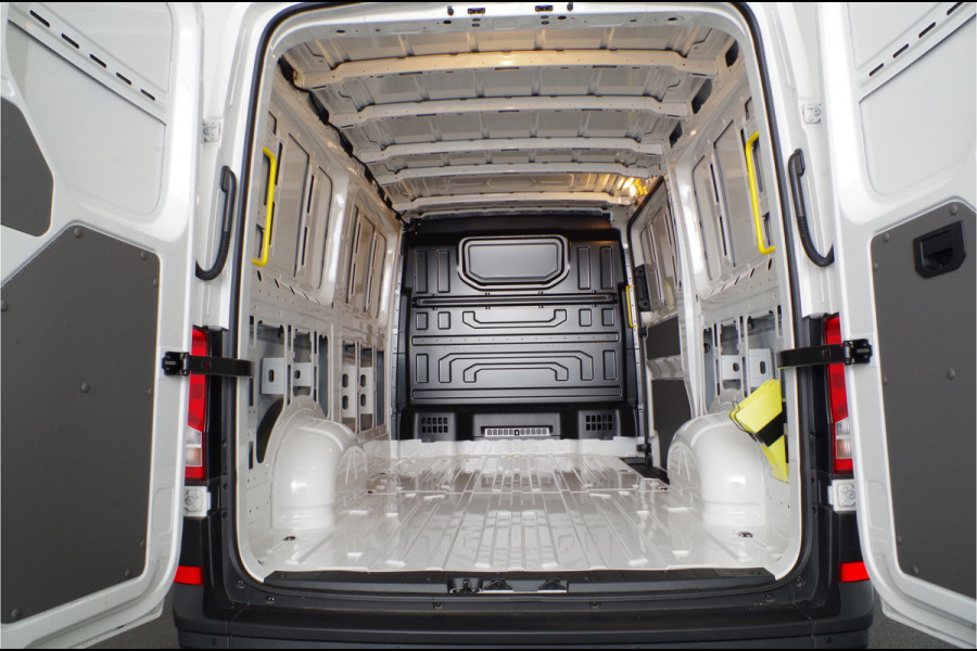 Volkswagen Crafter 35t 2.0 TDI L3H2 > BPM vrij!\Camera/cruise control/Apple Carplay/Android Auto/parkeersensor voor en achter Lease ook mogelijk!