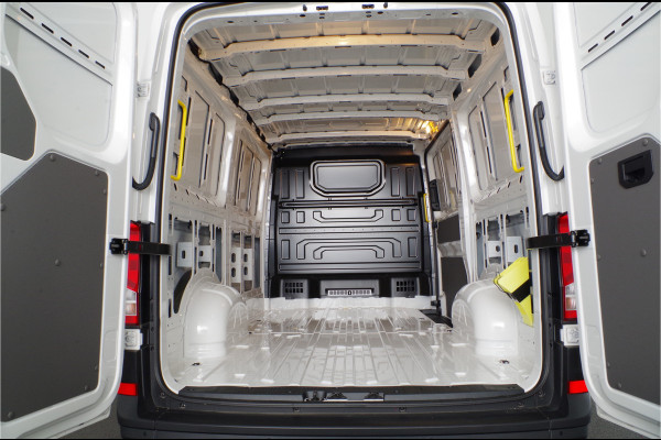 Volkswagen Crafter 35t 2.0 TDI L3H2 > BPM vrij!\Camera/cruise control/Apple Carplay/Android Auto/parkeersensor voor en achter Lease ook mogelijk!