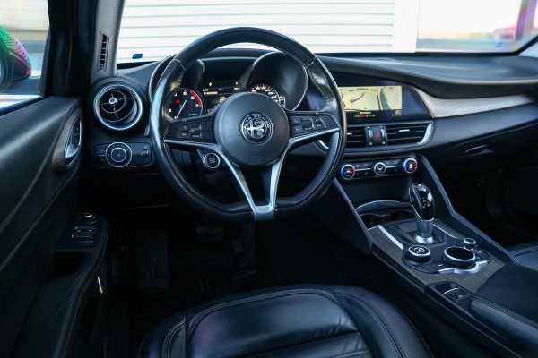 Alfa Romeo Giulia 2.0 T AWD Gepantserd 280 PK | Diplomatiek veiligheidsglas | Ex-regeringsauto Italië | Unieke historie