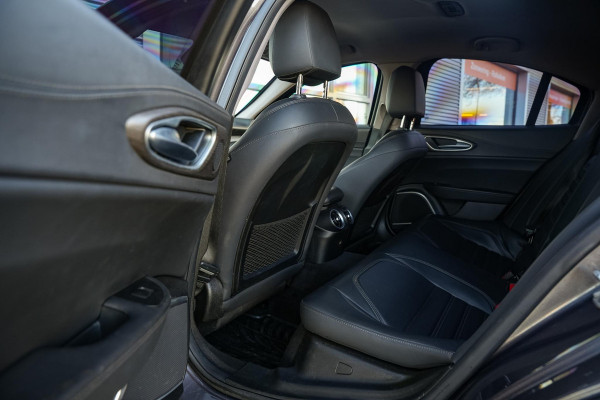 Alfa Romeo Giulia 2.0 T AWD Gepantserd 280 PK | Diplomatiek veiligheidsglas | Ex-regeringsauto Italië | Unieke historie