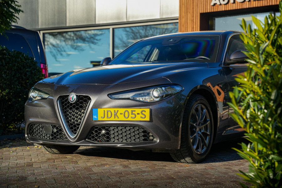Alfa Romeo Giulia 2.0 T AWD Gepantserd 280 PK | Diplomatiek veiligheidsglas | Ex-regeringsauto Italië | Unieke historie