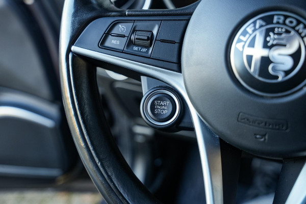 Alfa Romeo Giulia 2.0 T AWD Gepantserd 280 PK | Diplomatiek veiligheidsglas | Ex-regeringsauto Italië | Unieke historie